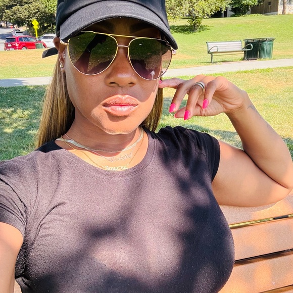 Meet your Posher, CeeCee - Picture 4 of 4